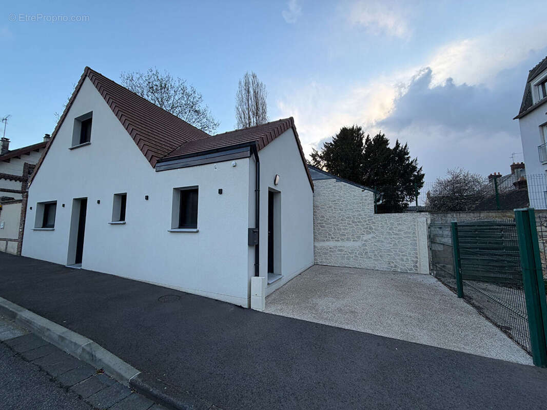 Maison à DAMVILLE