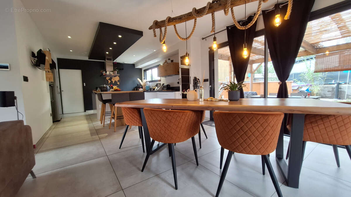 Maison à CHANAT-LA-MOUTEYRE