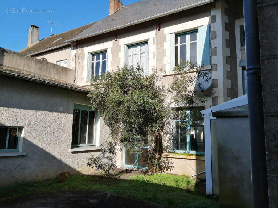 Appartement à ROUFFIGNAC-SAINT-CERNIN-DE-REILHAC