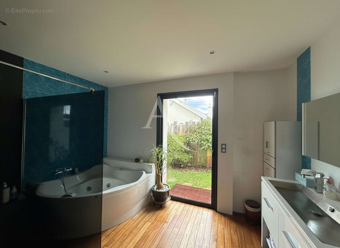 Contemporaine de 215m²  avec piscine et triple garage Orvault Petit-Chantilly - photo 8