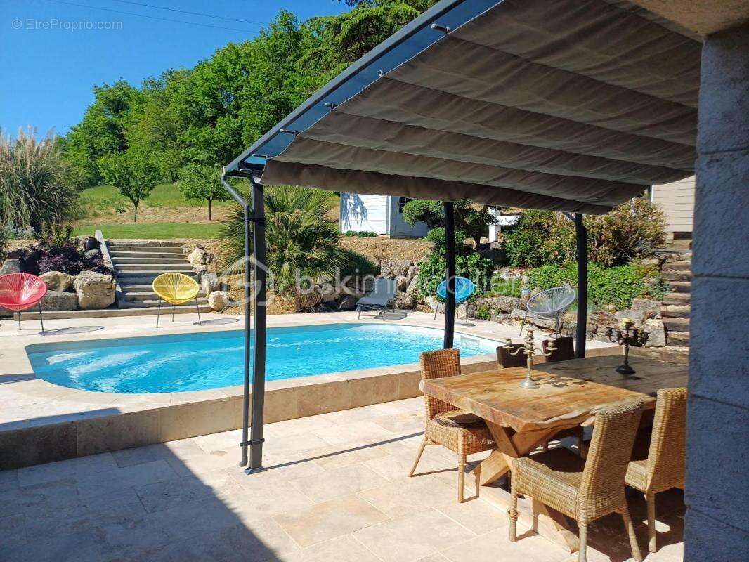 Maison à SAINTE-COLOMBE-EN-BRUILHOIS