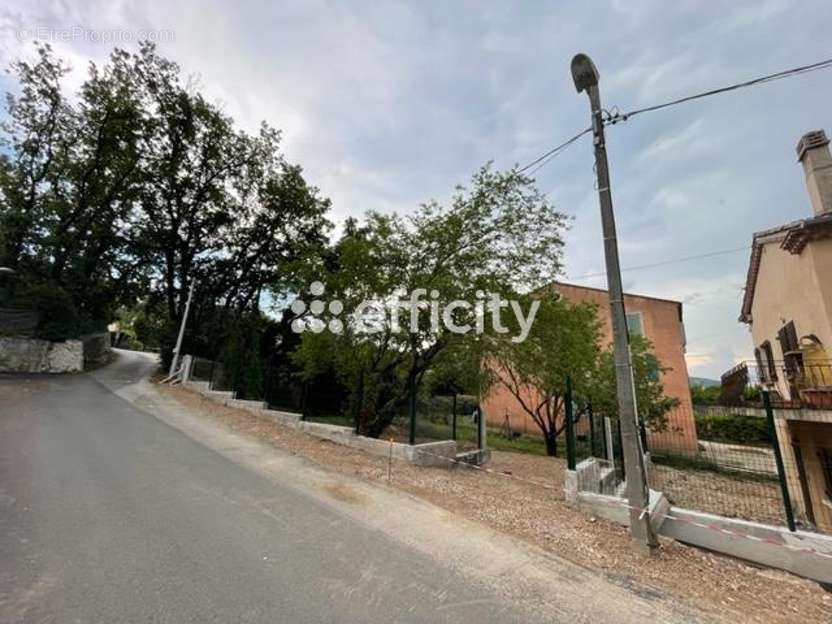 Terrain à BRIGNOLES