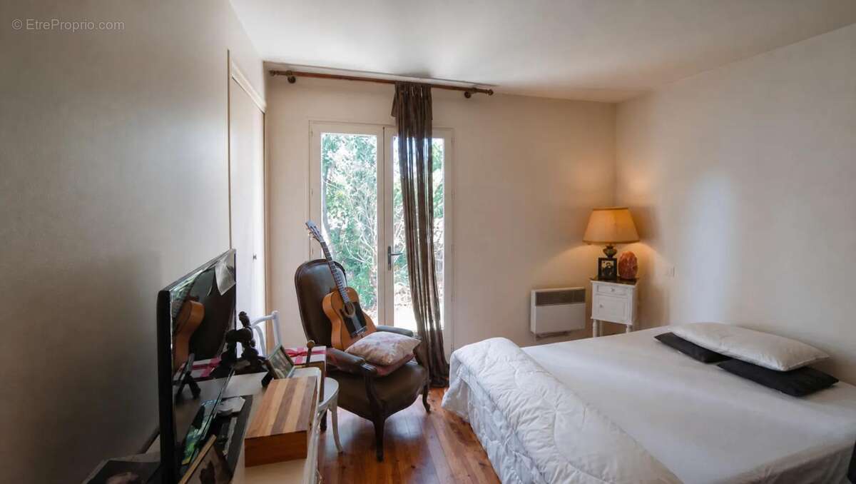 Maison de 7 pièces de 135 m² à Malataverne - photo 8