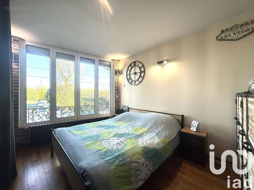 Photo 8 - Commerce à LOUVRES