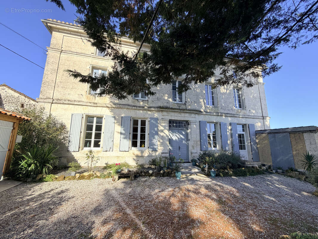 Maison à FOUQUEBRUNE