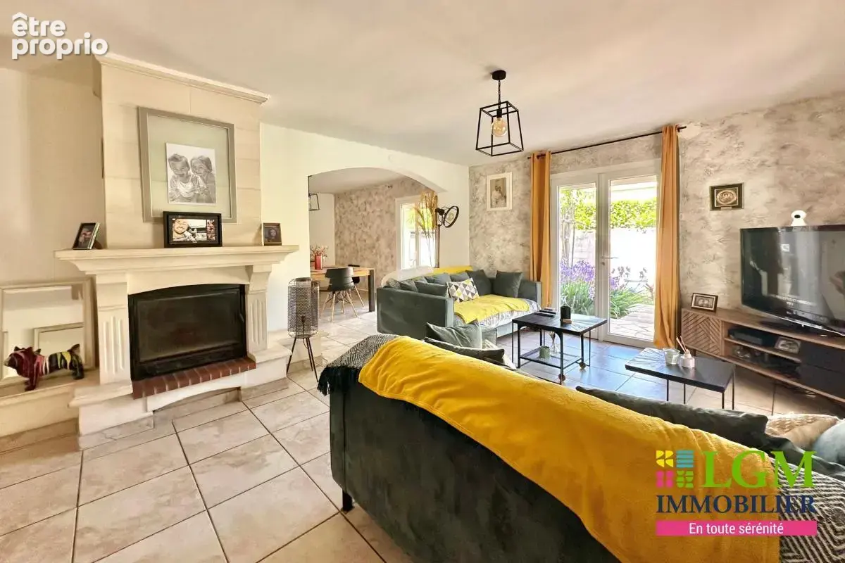 GARONS - Spacieuse maison avec piscine - photo 8