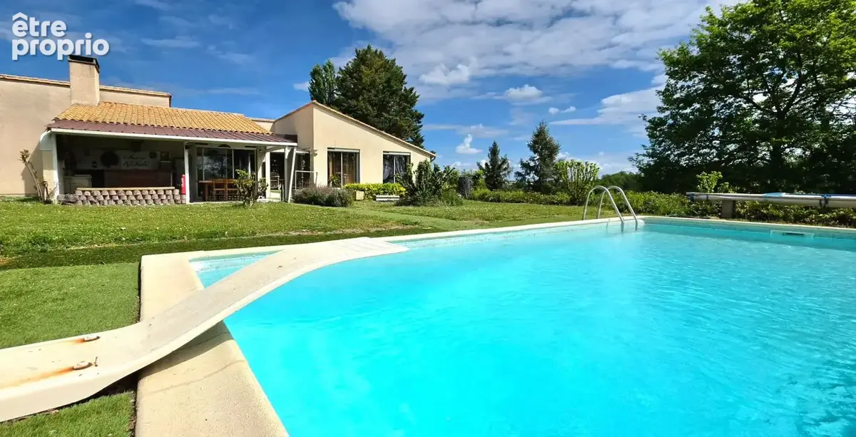 Maison avec sous sol parc et piscine - photo 14