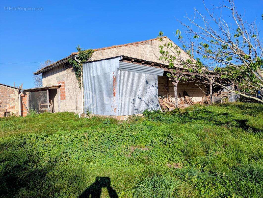 Maison à LA ROCHE-CHALAIS