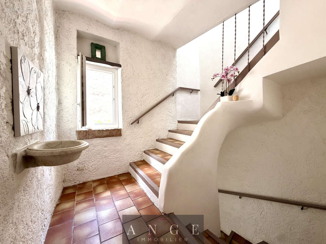 Maison à SOLLIES-TOUCAS