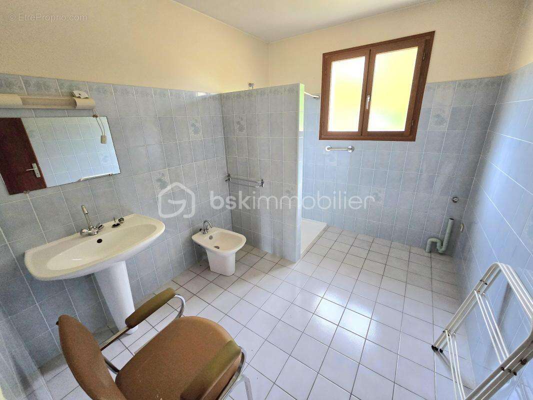 Pavillon 2 chambres (possibilite 3) sur un terrain constructible de 3 237 m2 !!! - photo 11