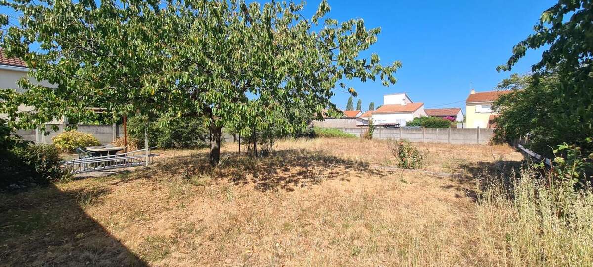 Maison "de type Nantaise" Gorges 4 P . 3 Chs . 84 M² . Sous-sol . T 726 M², avec division parcellaire - photo 3