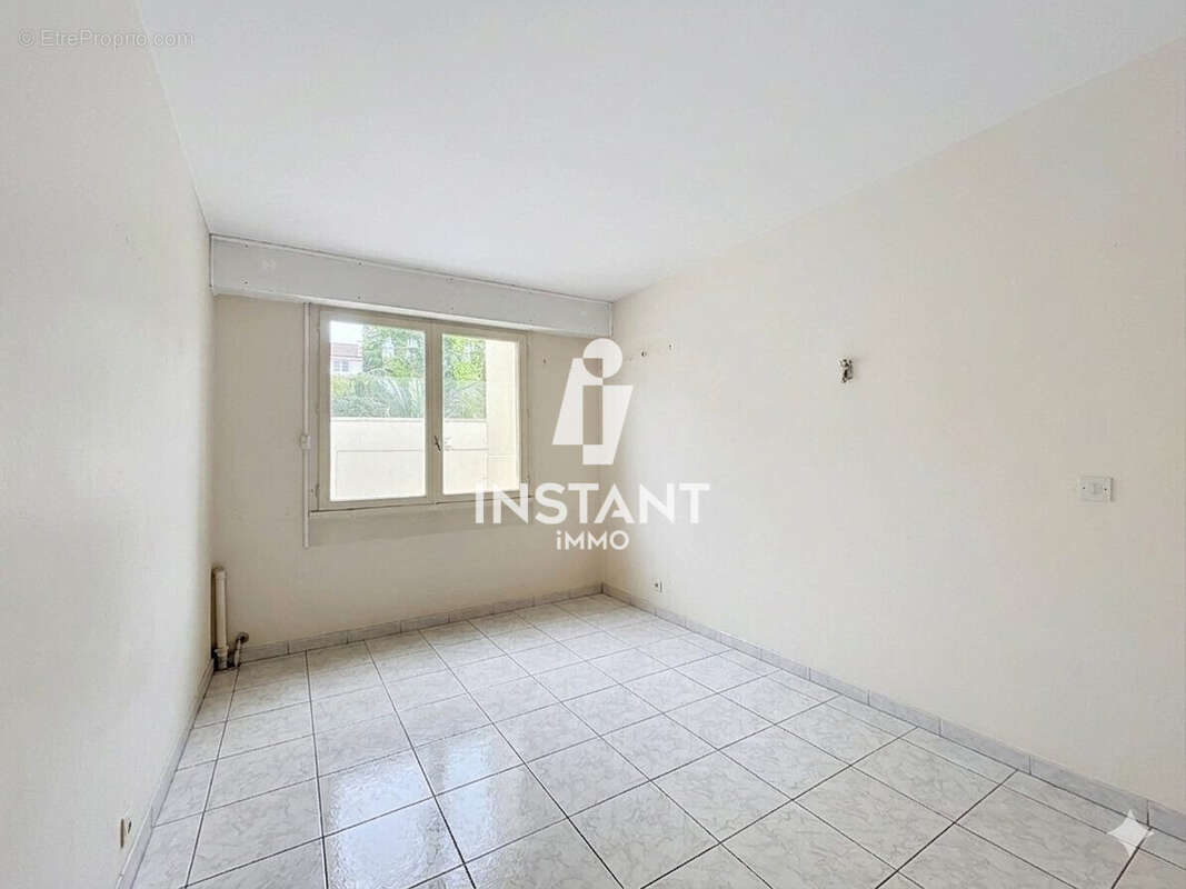 Appartement à CHARENTON-LE-PONT