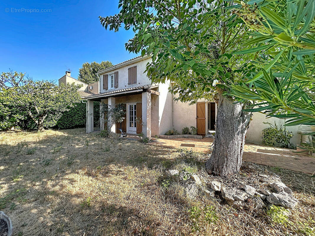 Maison à MORIERES-LES-AVIGNON