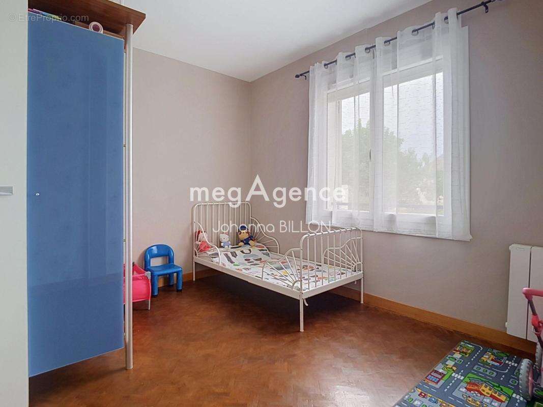 Maison familiale de 139 m² au calme, avec vie semi plain-pied et sous-sol !! - photo 8