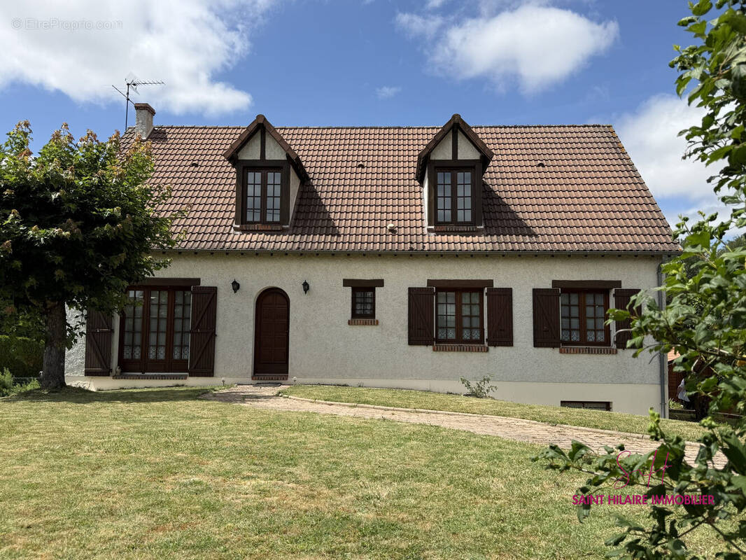 Maison 172 m² à Clery-Saint-Andre  - photo 2