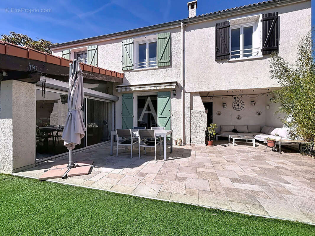 Maison à CASTELGINEST