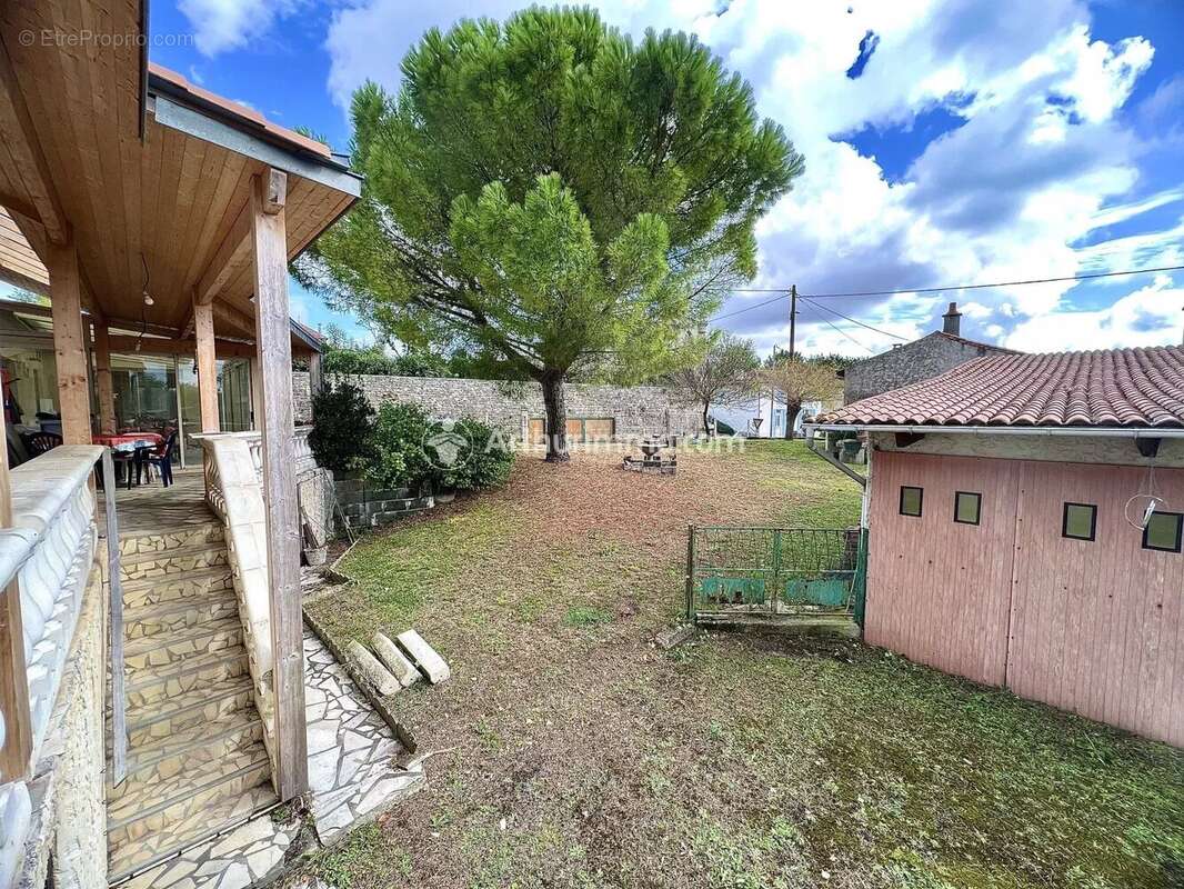 Maison à SAINT-SEVERIN-SUR-BOUTONNE