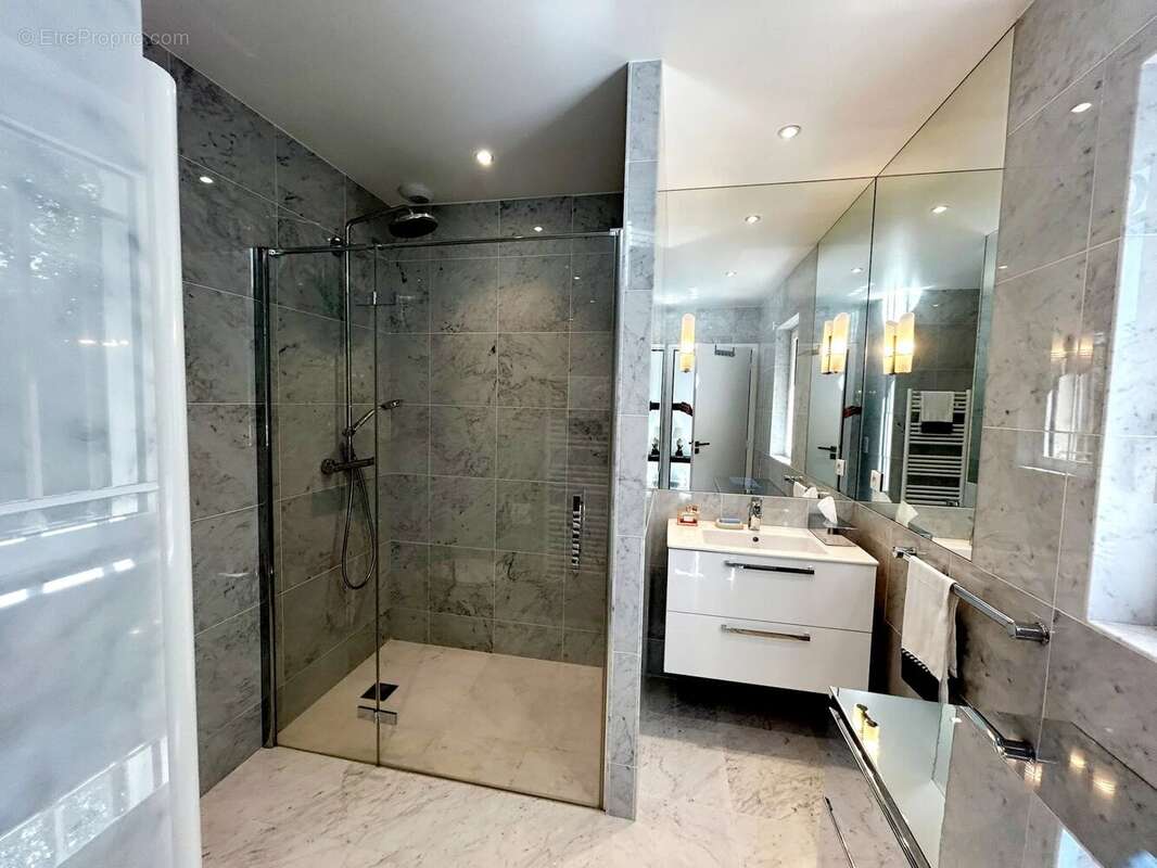 Maison à TOURRETTES