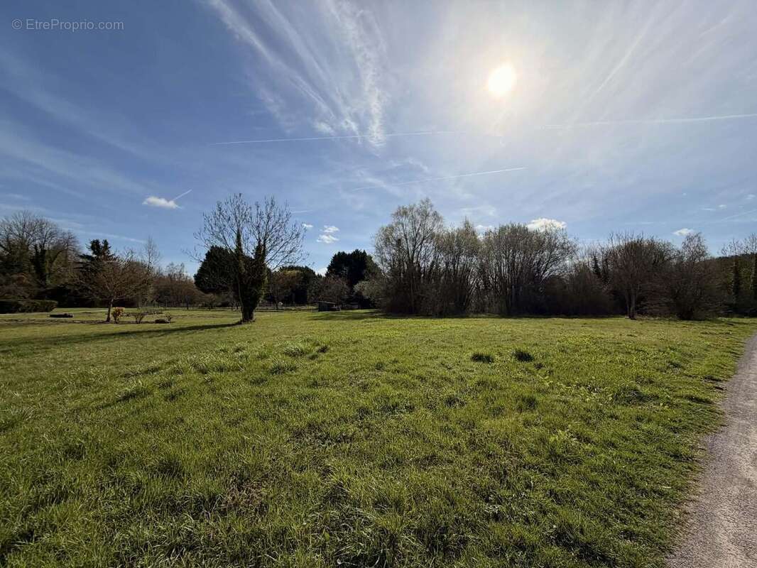 A découvrir rapidement - Terrain à BRUYERES-ET-MONTBERAULT