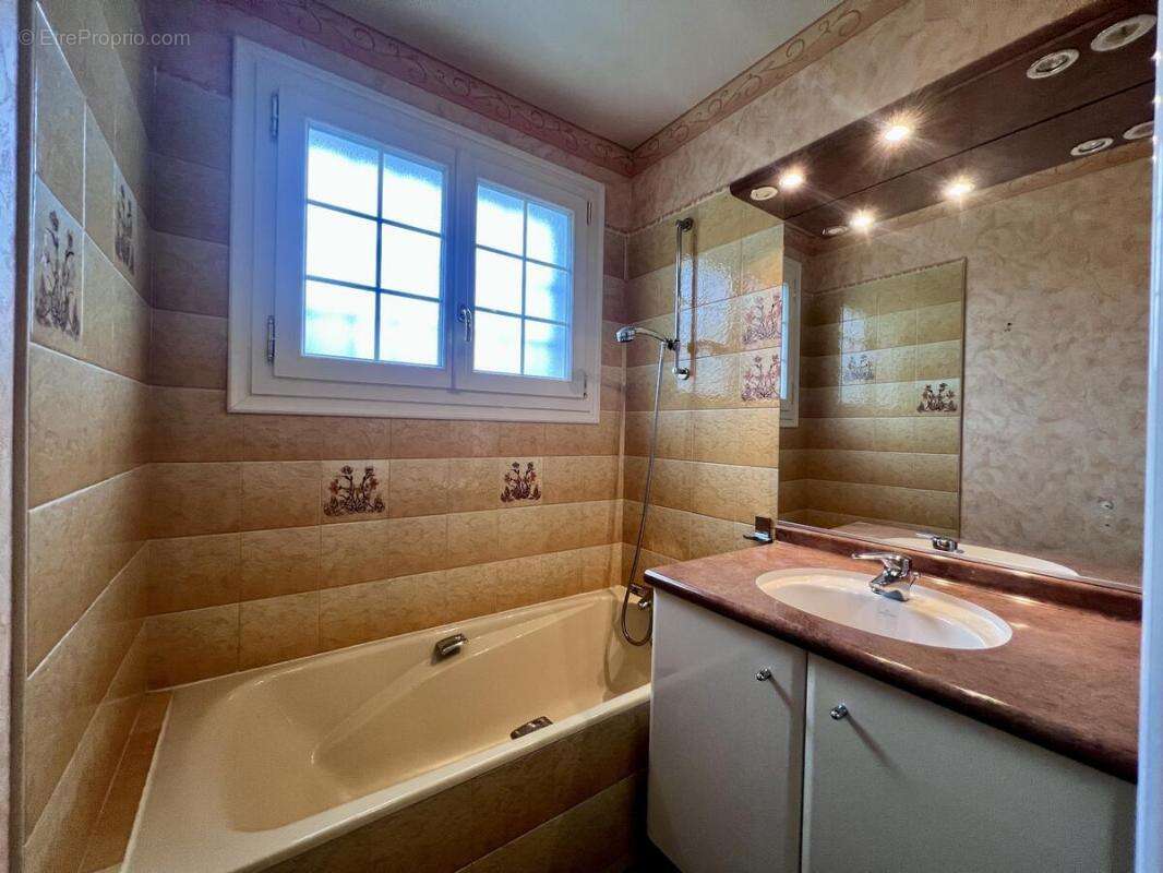 Maison à SAINT-JEAN-DE-BRAYE