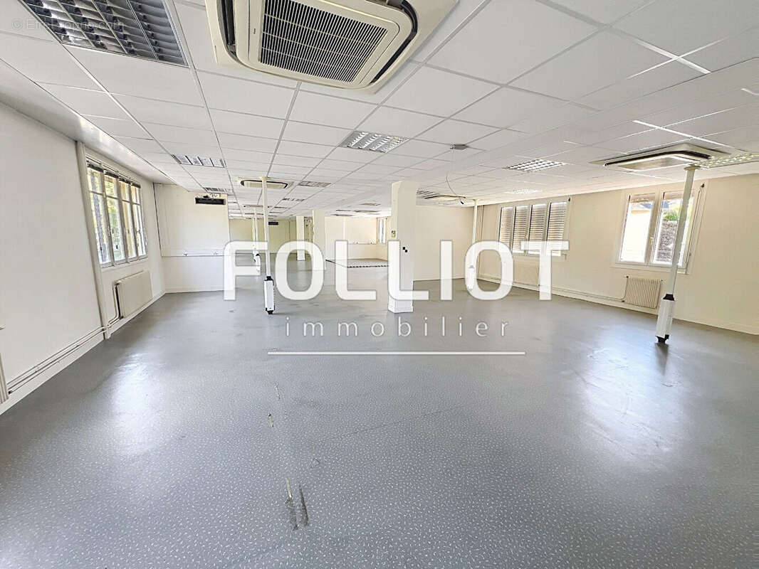 A vendre  saint lo  centre ville  50000   2500 m2 de bureaux - photo 11