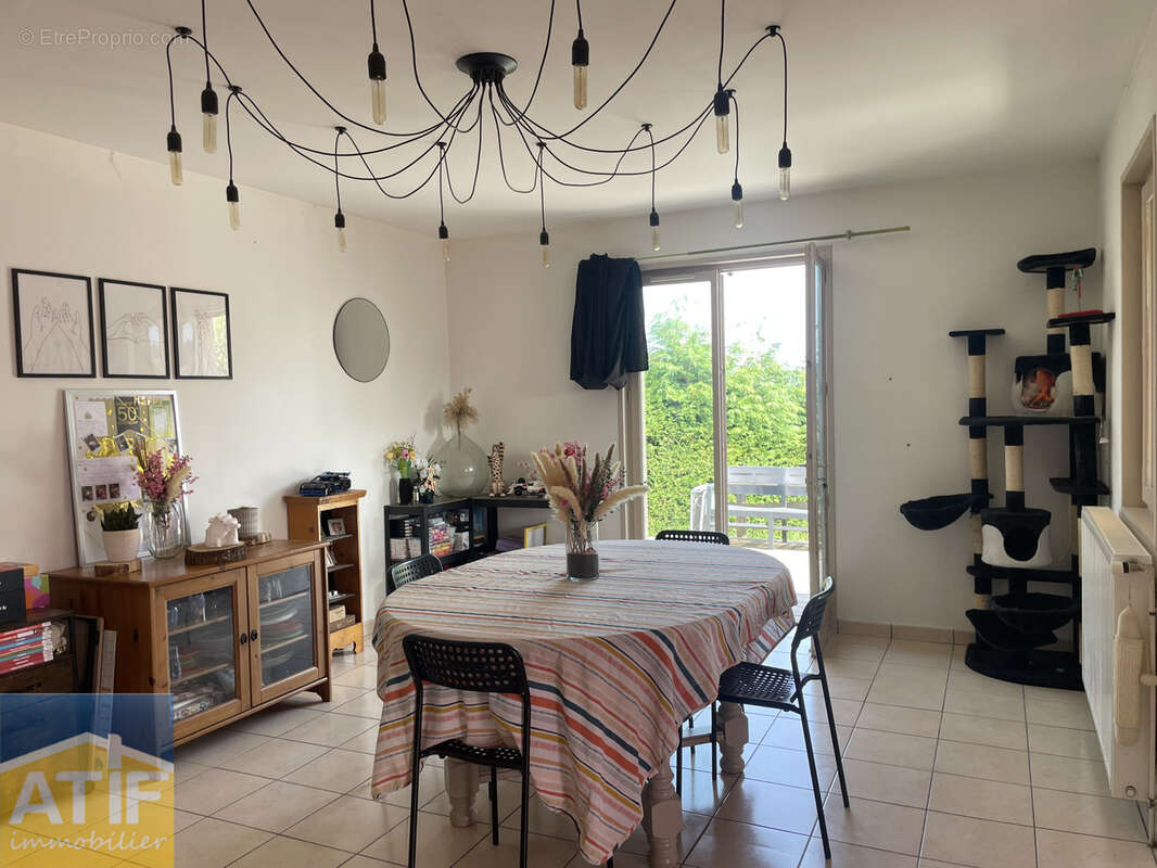 Maison à NOIRETABLE