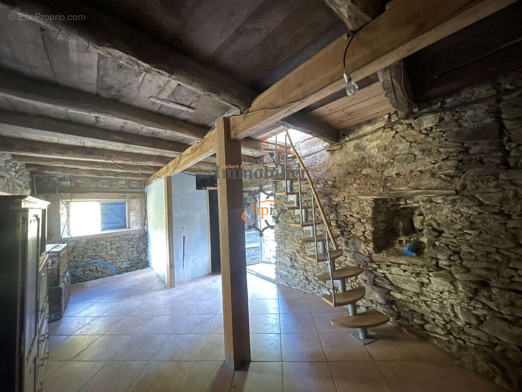 Vente maison de campagne en pierres avec terrain attenant de 2450 m2 - photo 11