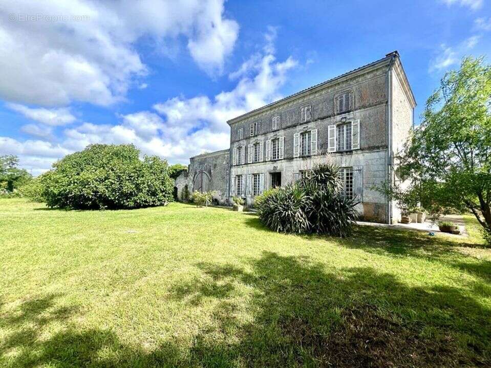 Maison à SAINT-SEVER-DE-SAINTONGE