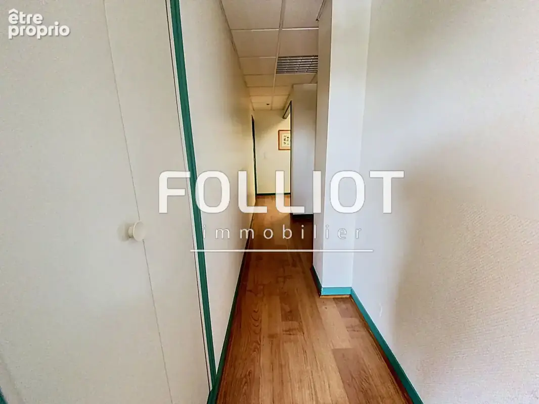 A VENDRE Bureaux 73 m², 2 pièces FOUGERES - photo 8