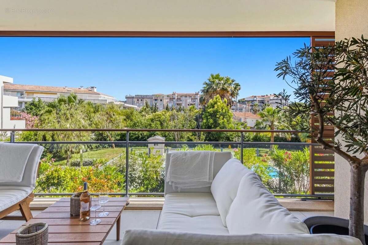 Appartement à VALLAURIS