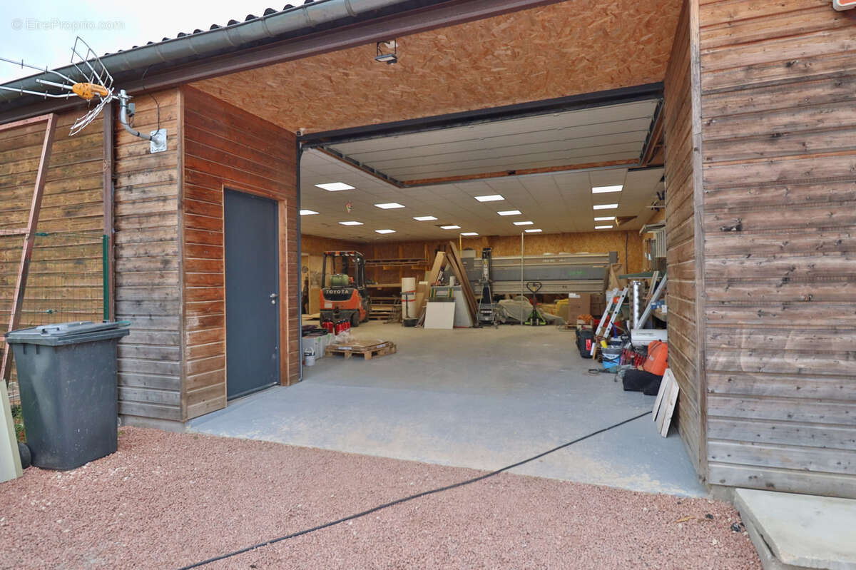 Commerce à MONTAULIN