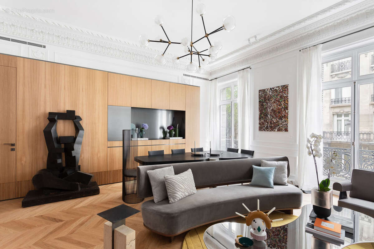 Appartement à PARIS-8E