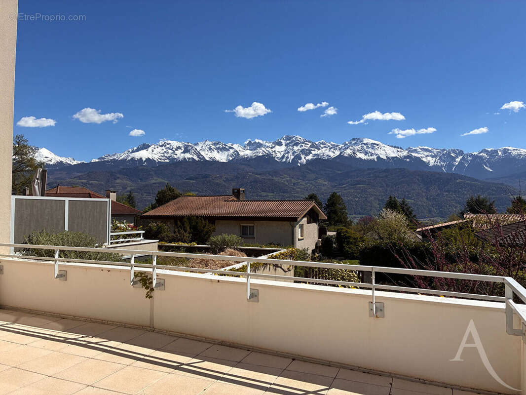 Appartement à SAINT-ISMIER