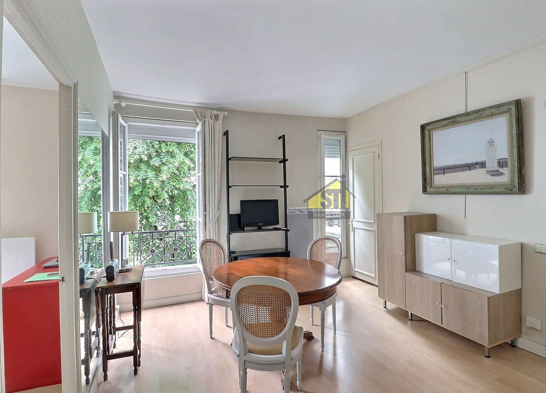 Appartement à PARIS-14E