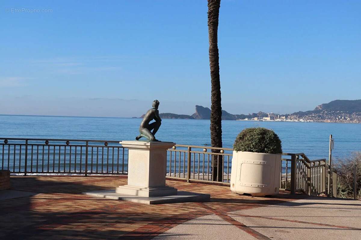 Maison à SAINT-CYR-SUR-MER