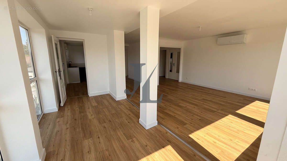 EXCLUSIVITÉ   Appartement de 98 m2 entièrement rénové avec terrasse, cave et stationnements - photo 9