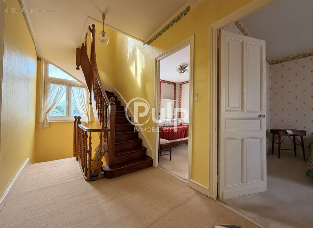 Maison bourgeoise à quelques minutes à pied de la gare d'Arras ! - photo 14