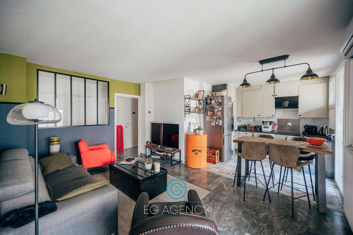 Appartement 73 m² à Marseille-8e  - photo 2