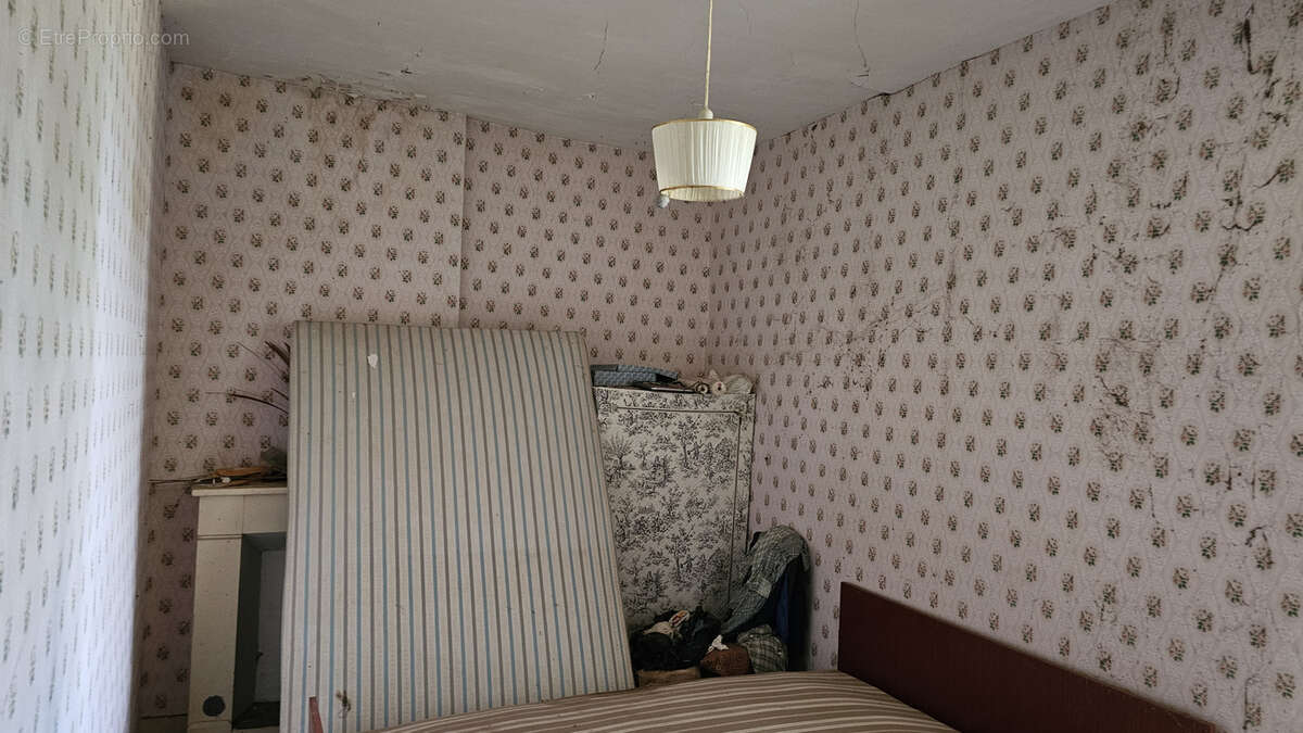 Maison ancienne avec dépendances et terrain à rénover - photo 11