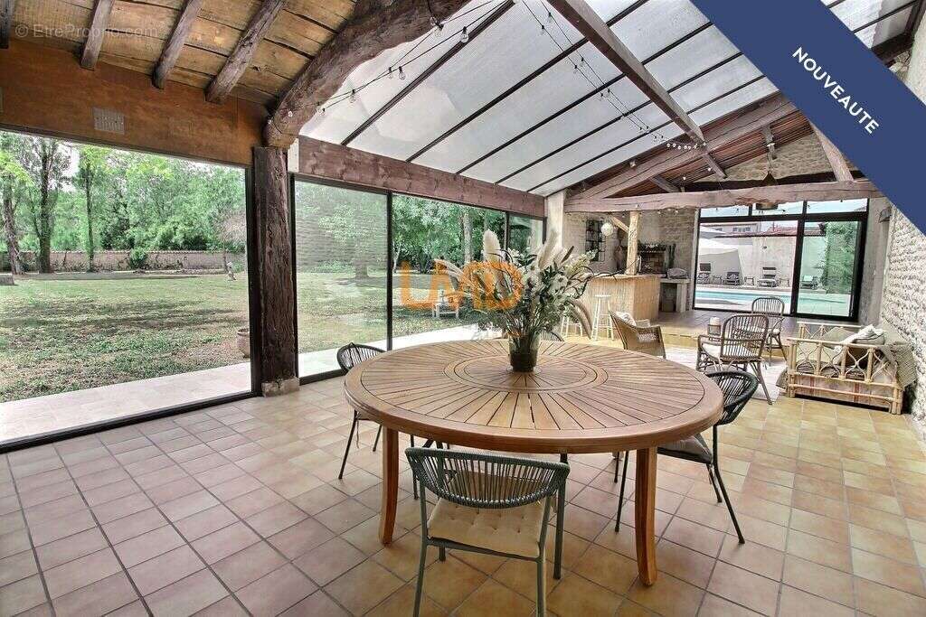 Demeure ancienne rénovée avec piscine - photo 2