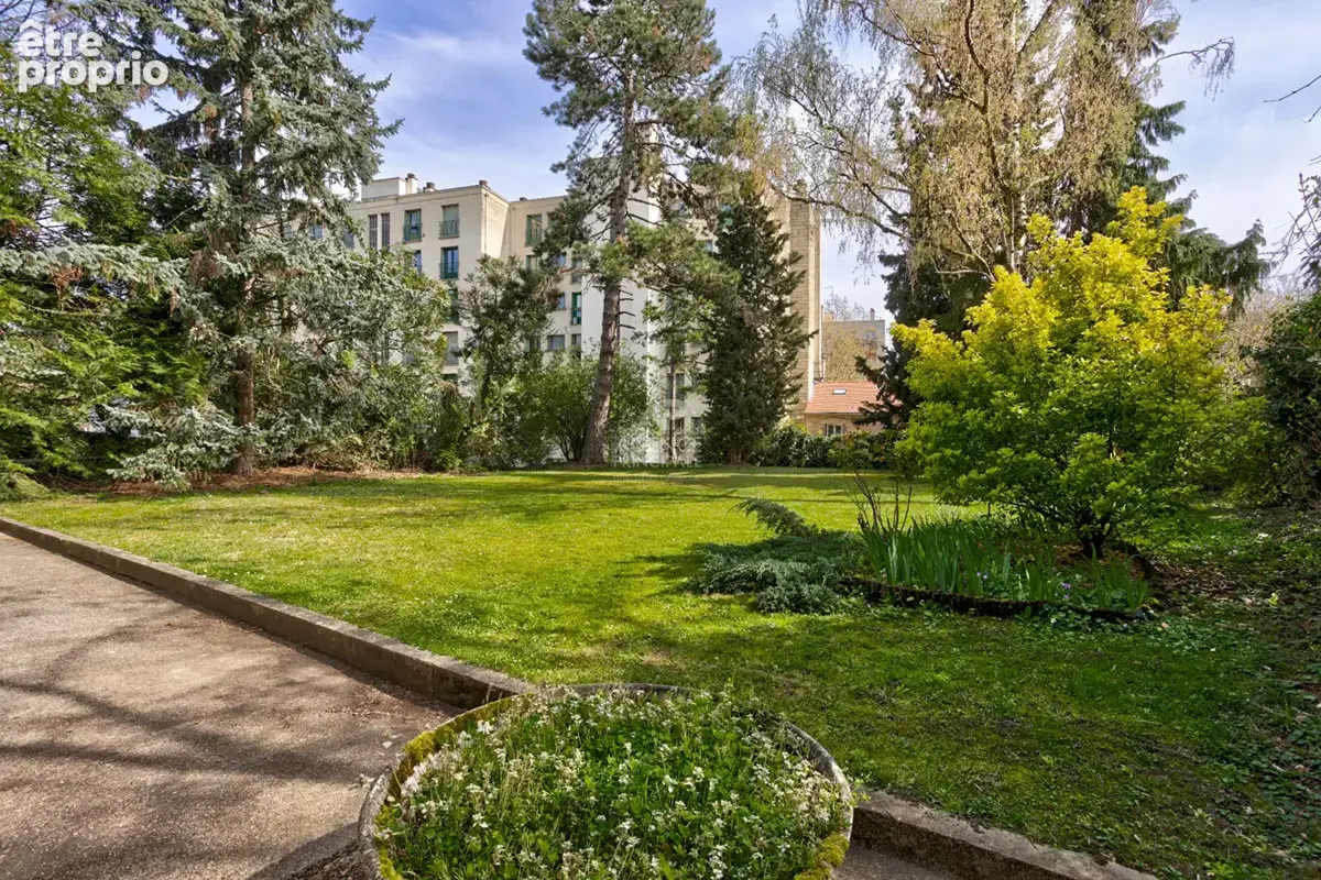 CHAVILLE - Beau Duplex traversant avec balcon en dernier étage et vue sur jardin - photo 2