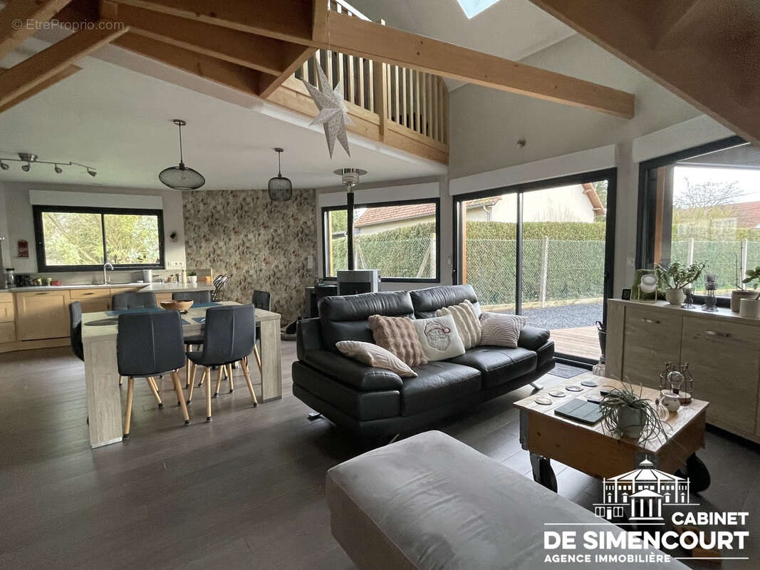 Maison à SAINS-EN-AMIENOIS