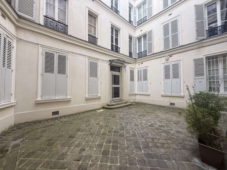 Appartement à PARIS-8E