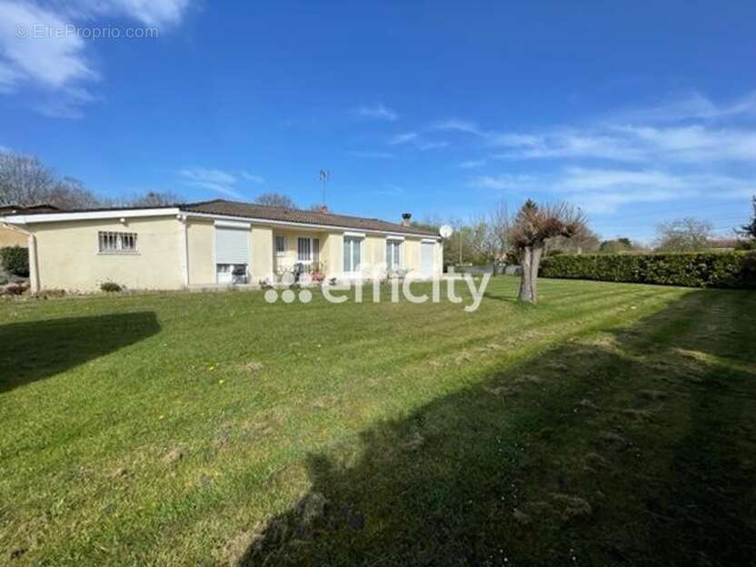 Maison à BLANQUEFORT