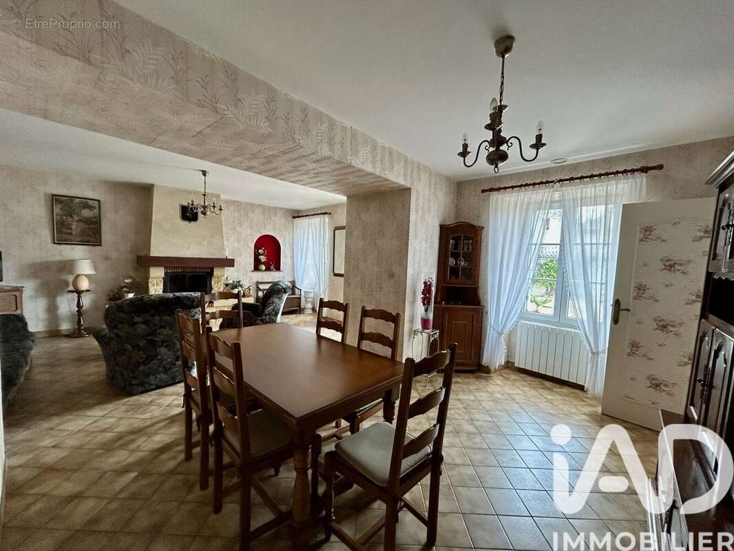 Maison 90 m² à Brain-Sur-Allonnes  - photo 5