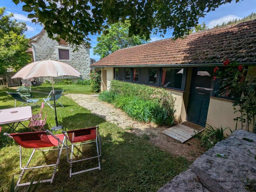 Maison 440 m² à Tour-De-Faure  - photo 4