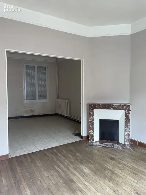 Moreuil centre ville, maison en bon état de plus de 90m2 avec piece a vivre deux chambres et cour - photo 2