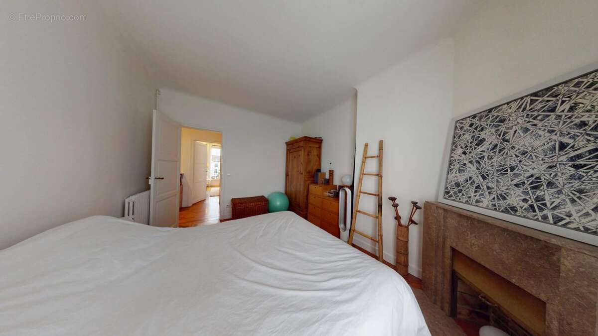 Appartement à COURBEVOIE