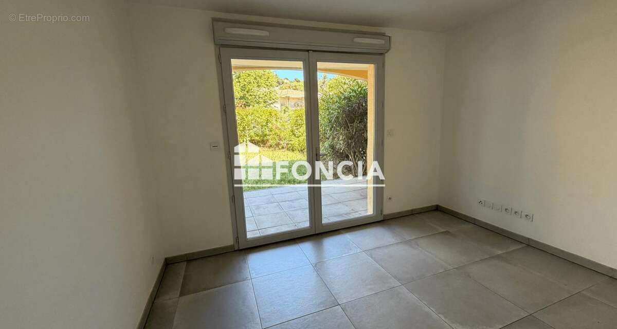 Appartement à BORMES-LES-MIMOSAS
