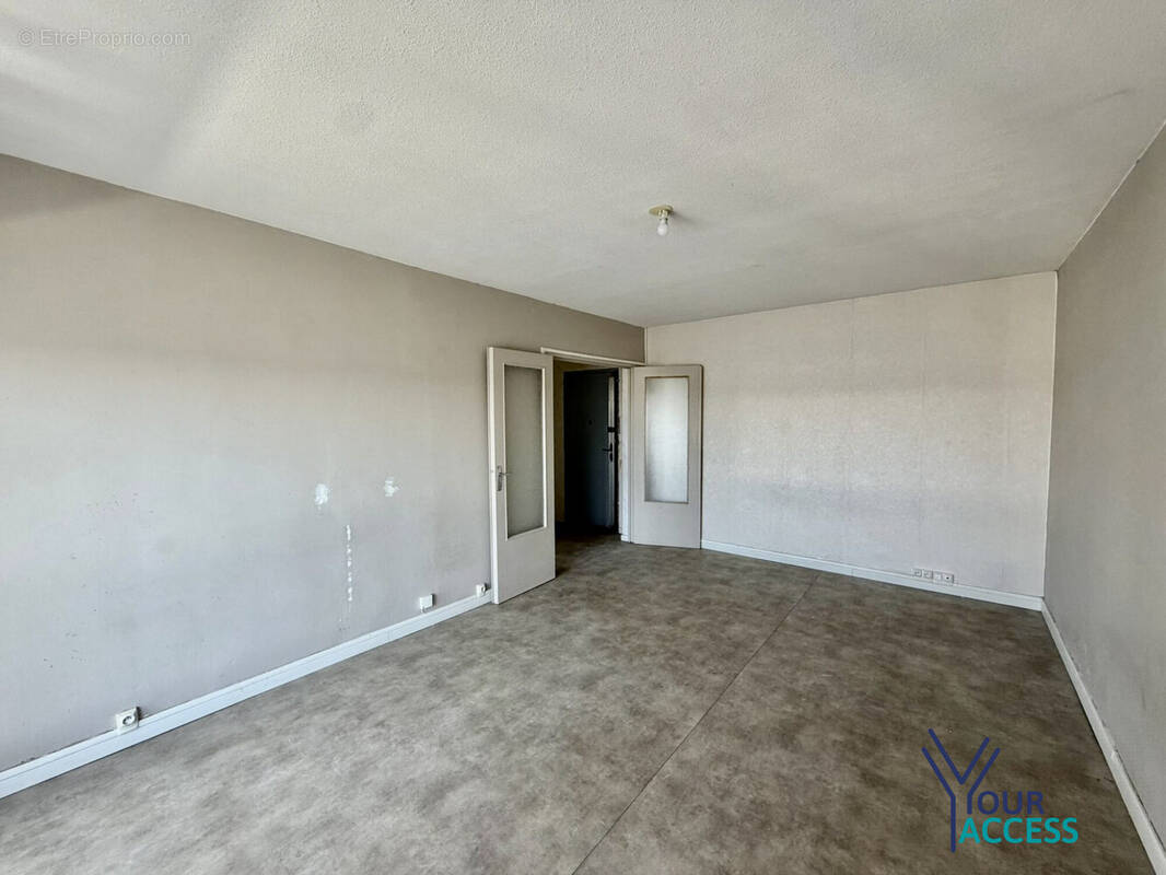 Appartement à MEYZIEU